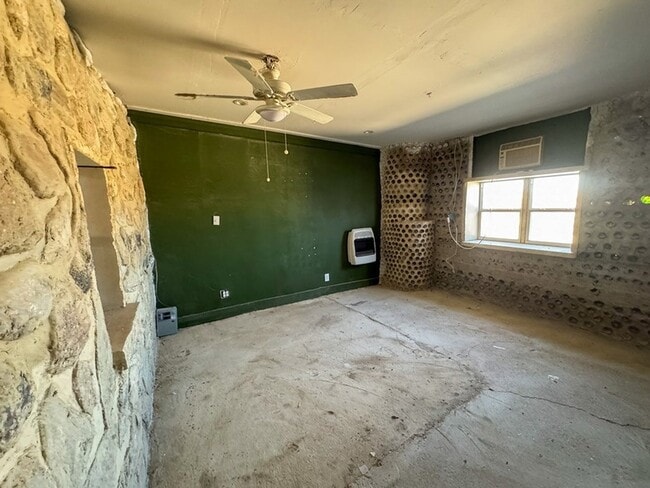 Building Photo - 400 N Smiling Dog Trail
