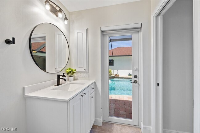 Building Photo - 2309 SW 27th St