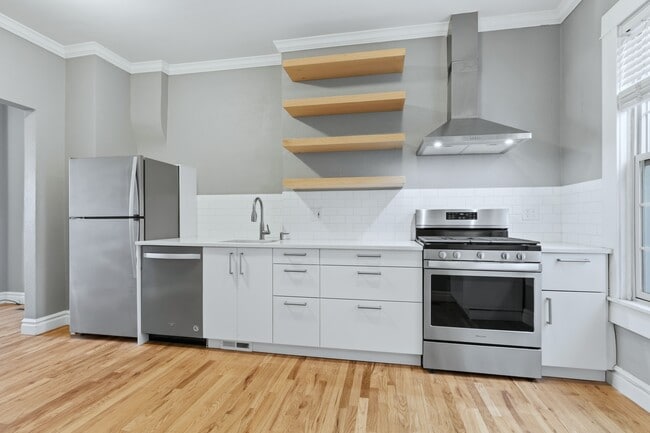 Building Photo - 1032 28th St