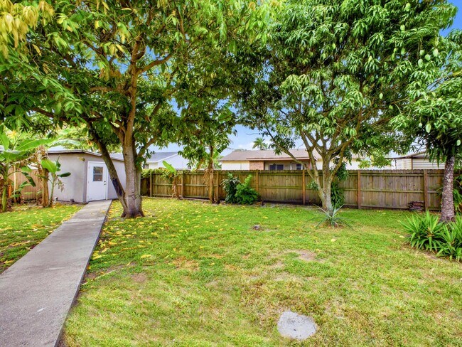 Building Photo - 3561 Oberon Ave