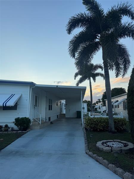 Building Photo - 1921 SW 83rd Ave