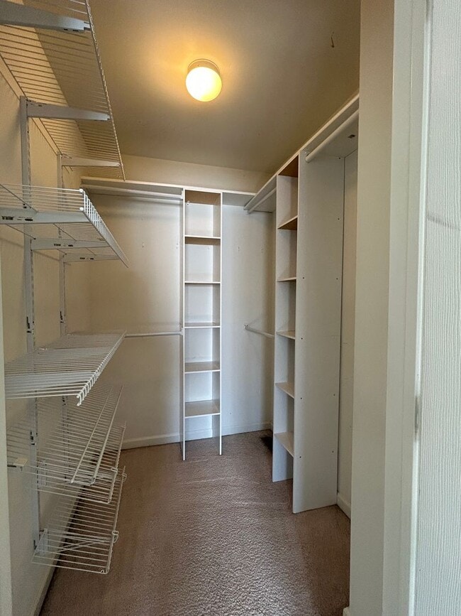 Building Photo - 941 Lansdowne Rd