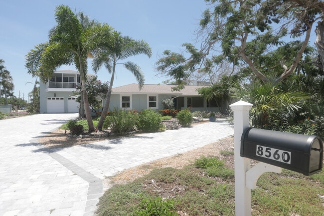 Primary Photo - 8560 Heron Lagoon Cir