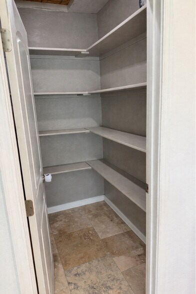 Building Photo - 714 E Eason Ave