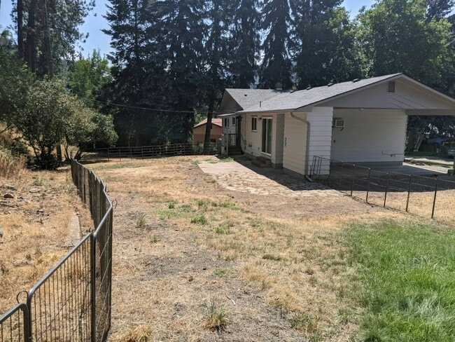 Building Photo - 105 Adams Ct