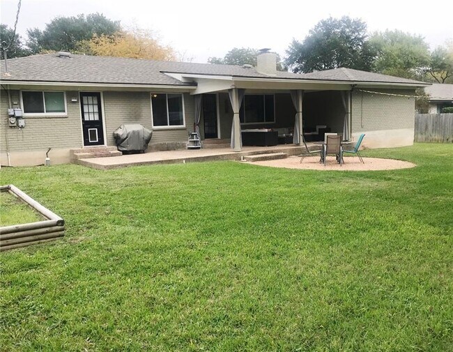 Building Photo - 2407 Harrowden Dr