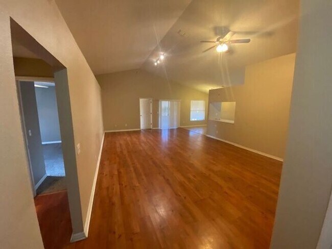 Building Photo - Magnolia Oaks Ridge in Apopka