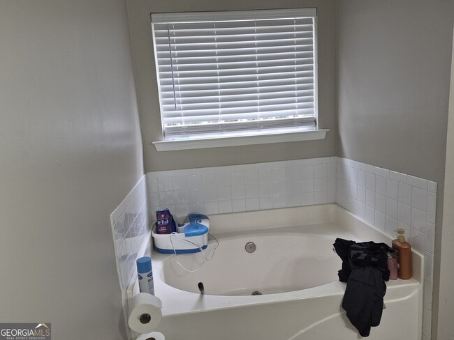 Building Photo - 418 Summer Hill Cir