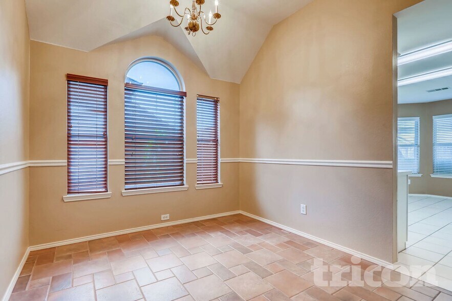 Building Photo - 1801 Pecan View Dr