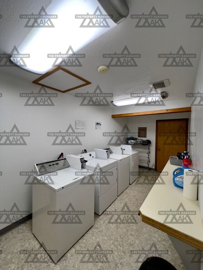 Building Photo - 28th Ave 1215-