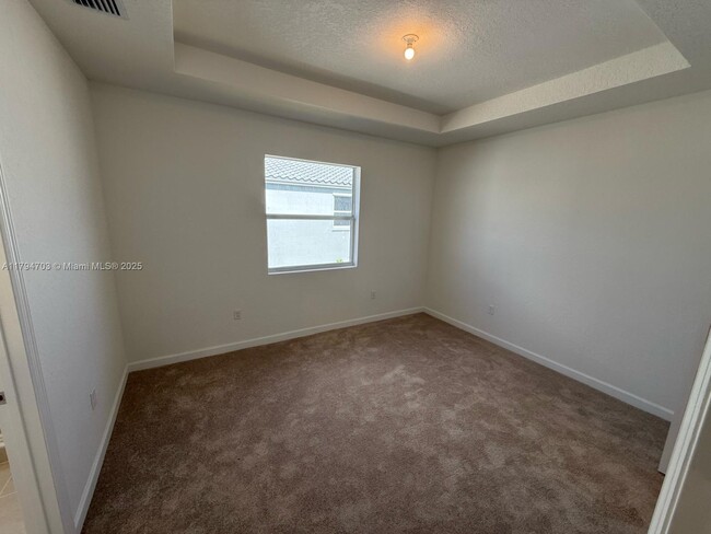 Building Photo - 132 NW 11th Ct