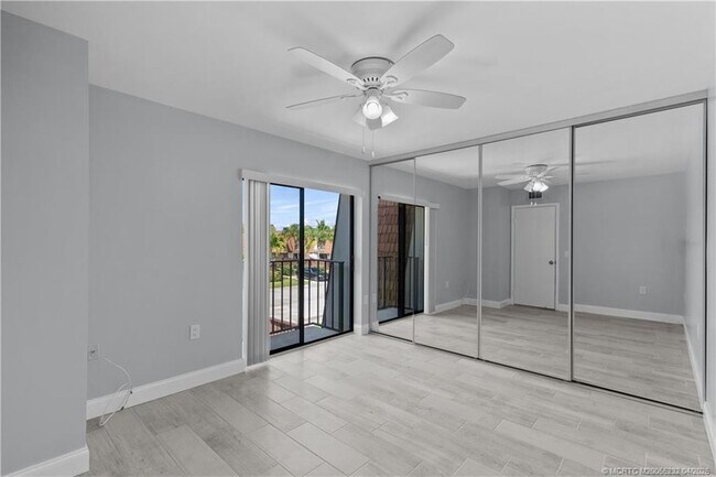 Building Photo - 3579 SW Sunset Trace Cir