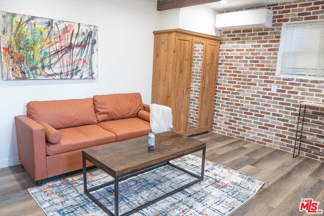 Building Photo - 1933 Lemoyne St