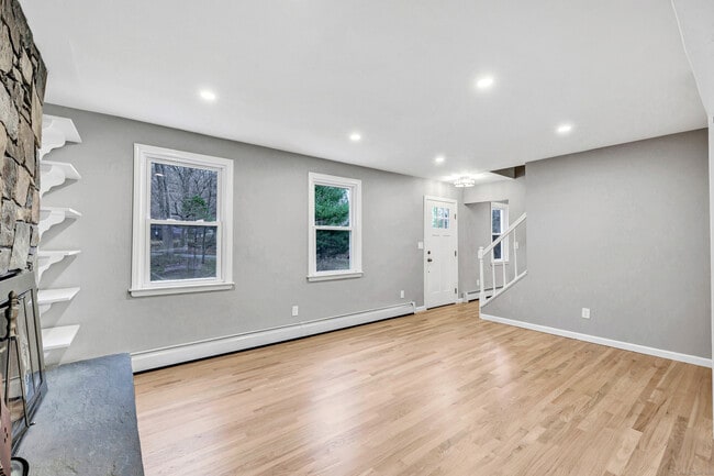 Building Photo - 19 Good Hill Rd