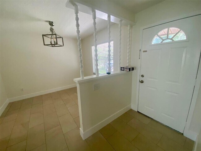 Building Photo - 909 Wrenwood Ln