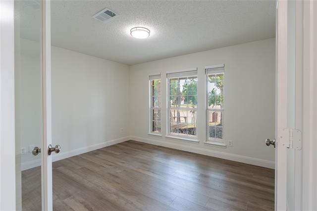 Building Photo - 2304 Glenhaven Dr