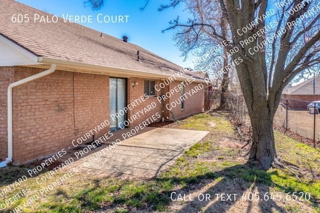 Building Photo - 605 Palo Verde Ct