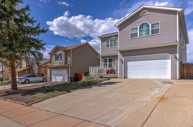 Building Photo - 6674 Chantilly Pl