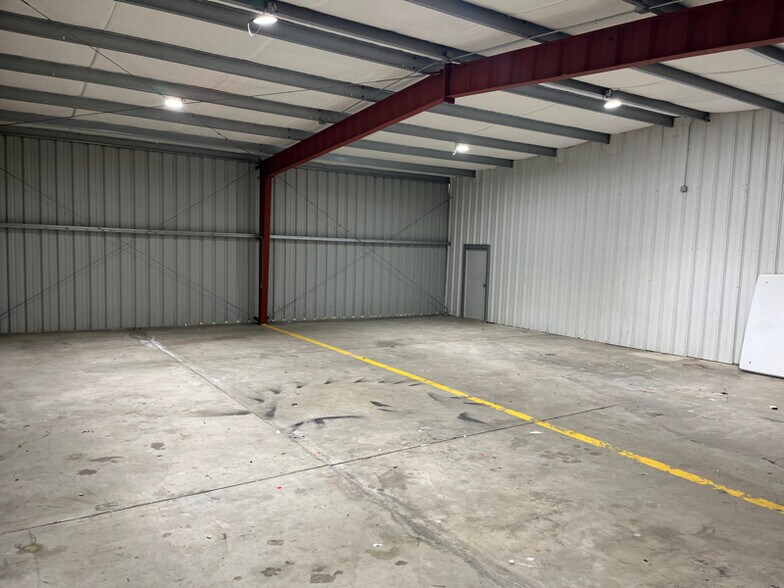 Building Photo - 12780 Hanford Armona Rd