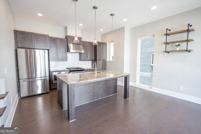 Building Photo - 708 Banton Dr NW