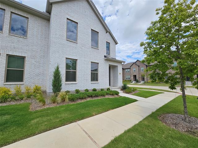 Building Photo - 2800 Jacaranda Dr