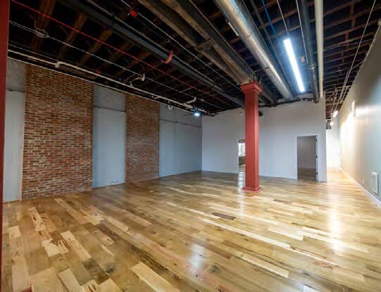 Building Photo - 635 W Lakeside Ave