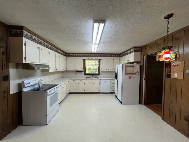 Building Photo - 5625 Potter Rd