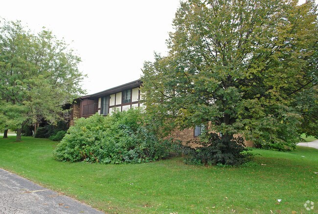 Building Photo - 4811-4813 Indian Hills Dr
