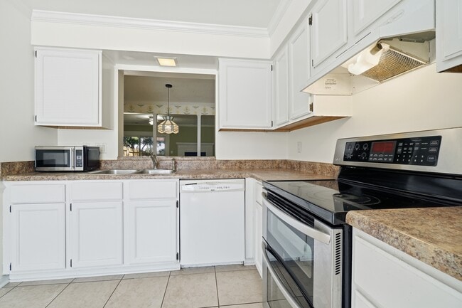 Building Photo - 5260 Settlers Park Dr