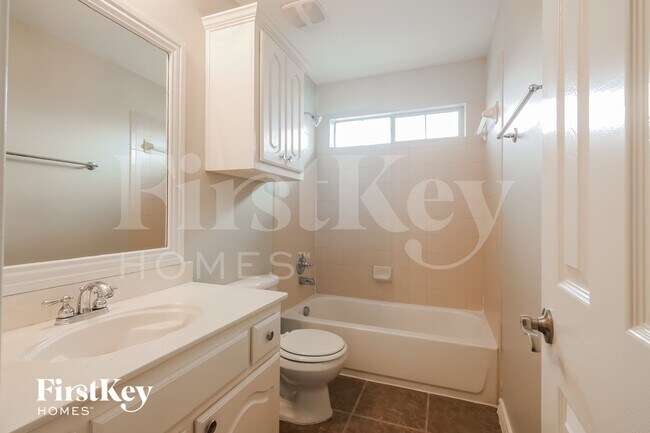 Building Photo - 611 Dover Heights Trail