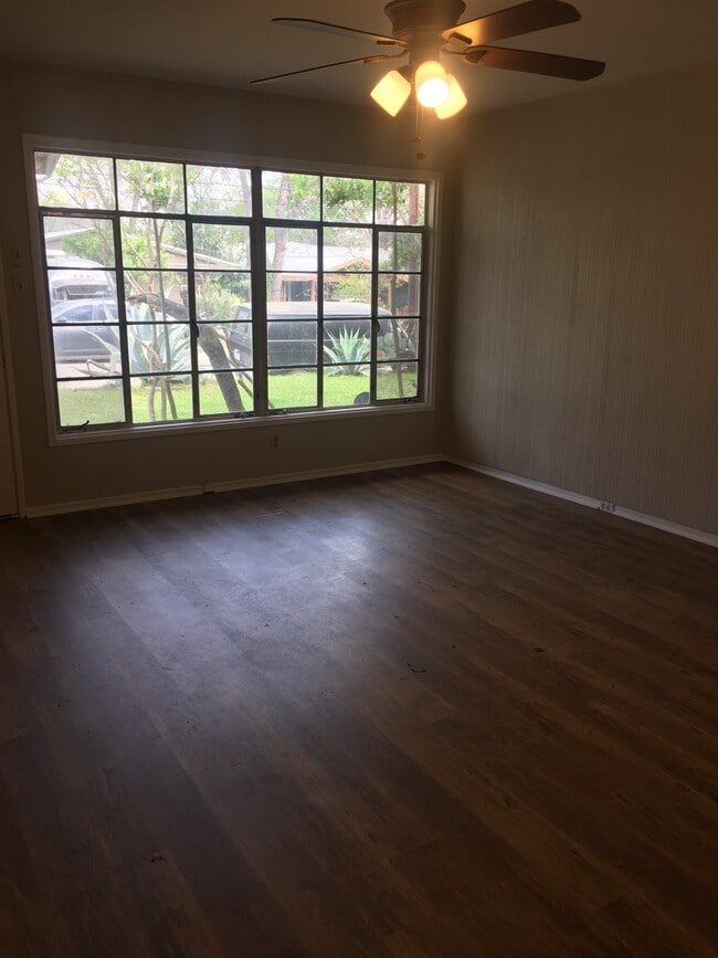 Building Photo - BUNGALOW CLOSE TO ZOLKER PARK