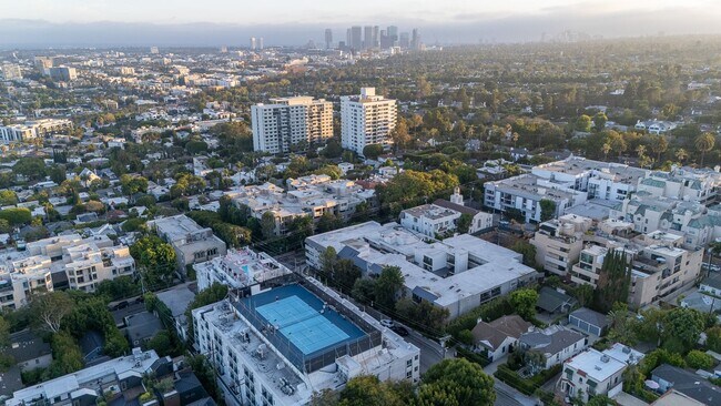 Building Photo - Fully remodeled 2BR/2BA Condo in prime West Hollywood!