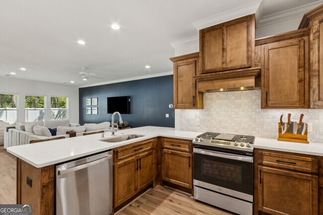 Building Photo - 166 Verano St