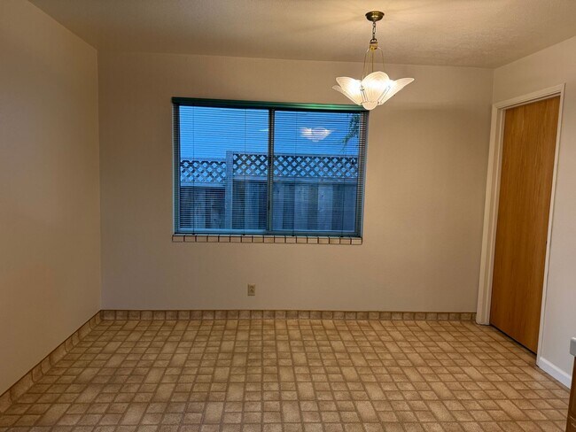 Building Photo - 370 Wright Ave