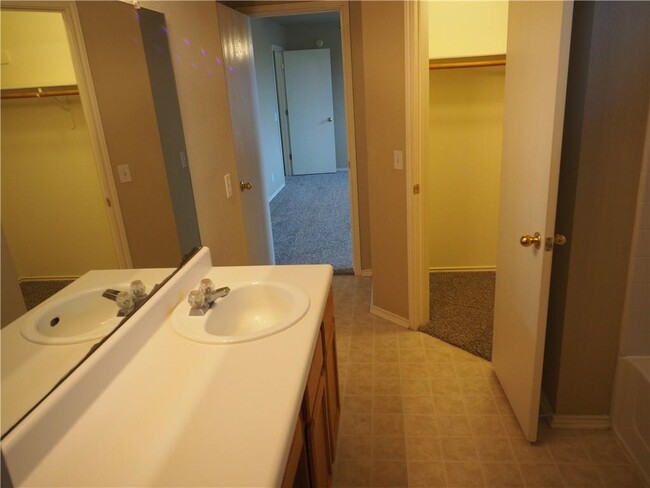 Building Photo - 506 Stewart Dr