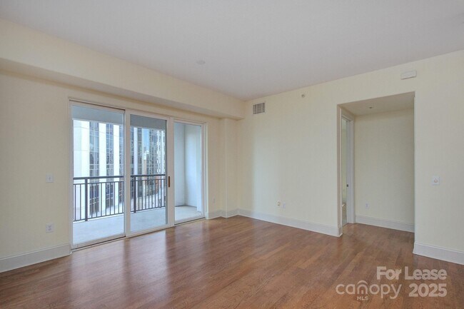Building Photo - 4625 Piedmont Row Dr