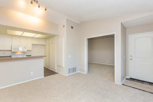 Building Photo - Emerald Court Apartment Homes