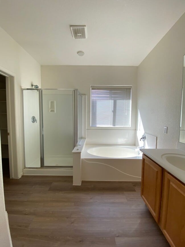 Building Photo - 517 S 115th Dr