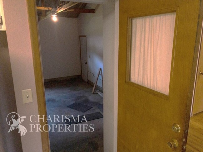 Building Photo - 3004 S West Ave