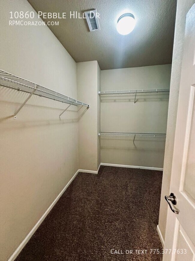 Building Photo - 10860 Pebble Hill Dr