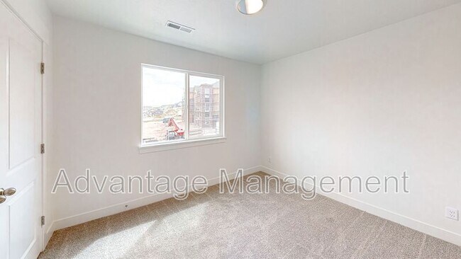 Building Photo - 1583 Stark Dr