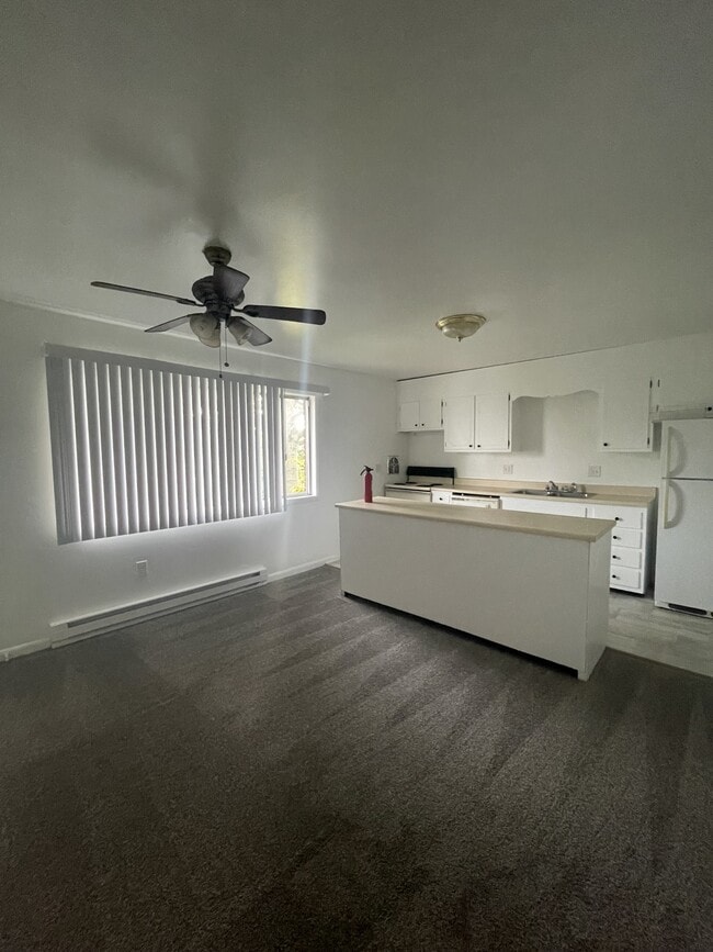 Building Photo - 530 Willow St