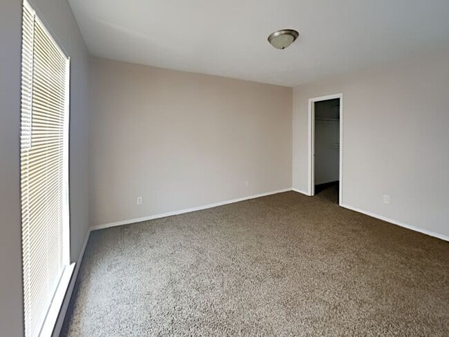 Building Photo - No Application Fee* Plus $250 Off First & ...