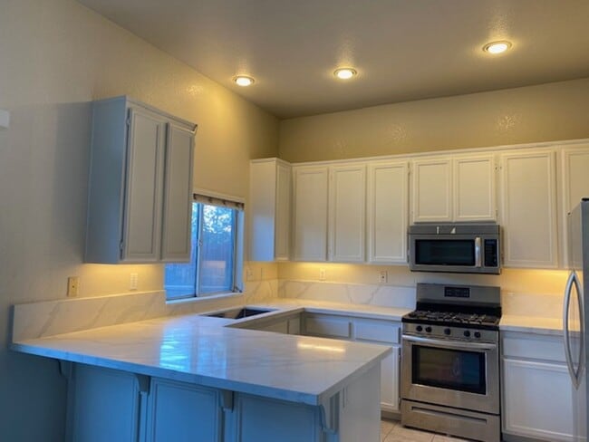 Building Photo - Detached Mira Mesa Home in Gated Community
