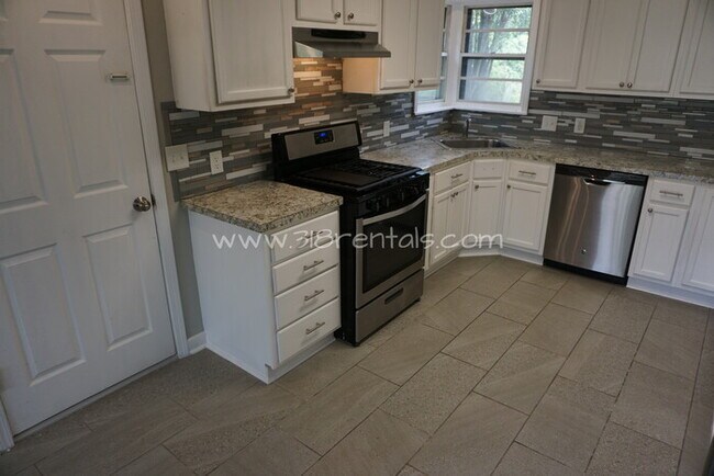 Building Photo - 4747 Crescent Dr