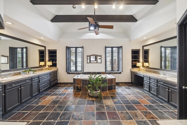 Building Photo - 2154 Avalon Pl