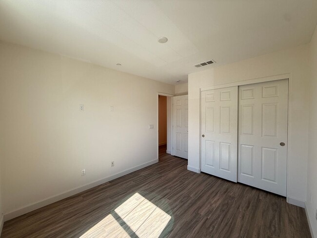 Building Photo - Modern 3BR/2.5BA Townhome in the Heart of ...