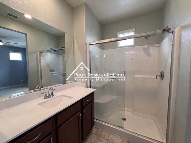 Building Photo - Updated 3bd/3ba North Natomas Townhouse