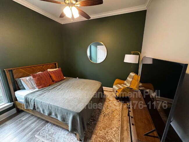 Building Photo - 200 Tennyson Dr