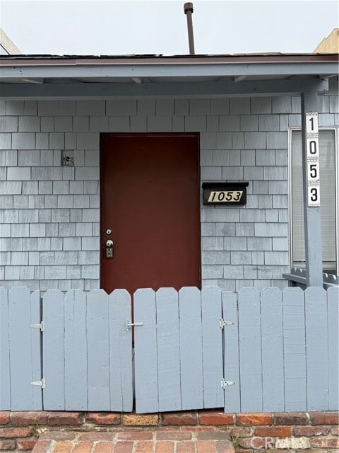 Building Photo - 1053 Loma Dr